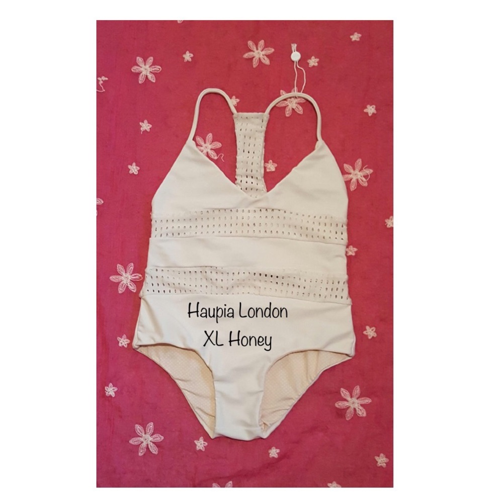🔺SOLD🔻Acacia Honey London Suit