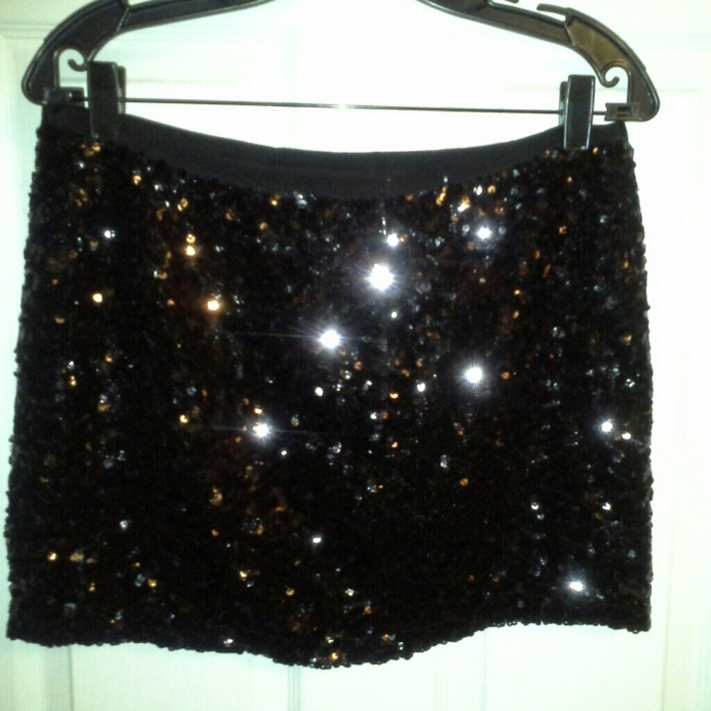 🎉 HOST PICK 🎉London Jean Black Sequin Mini Skirt