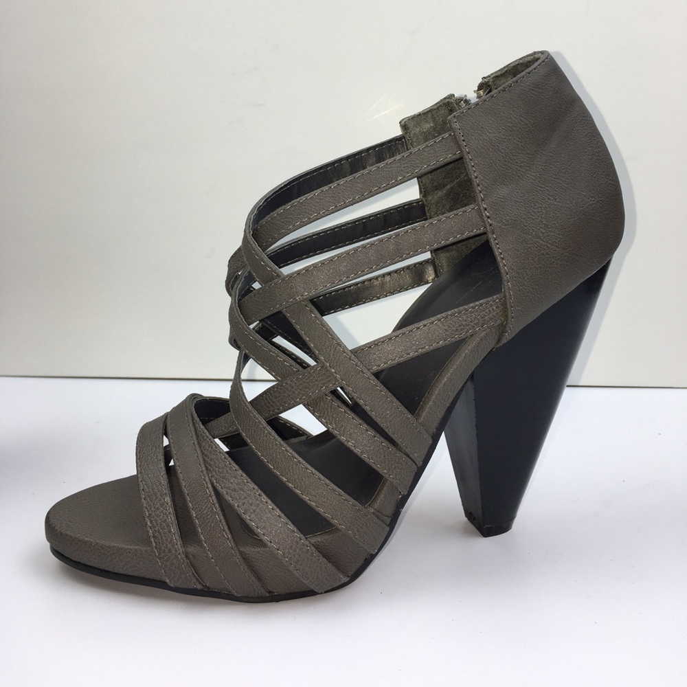 NWOT Grey began strappy open toed heels size 8