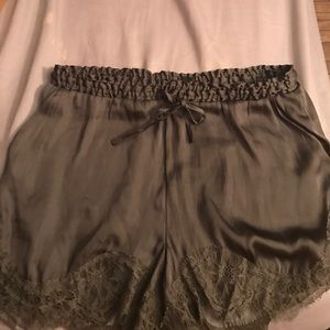 H&M lace trim silk shorts 💥 4th July sale 💥