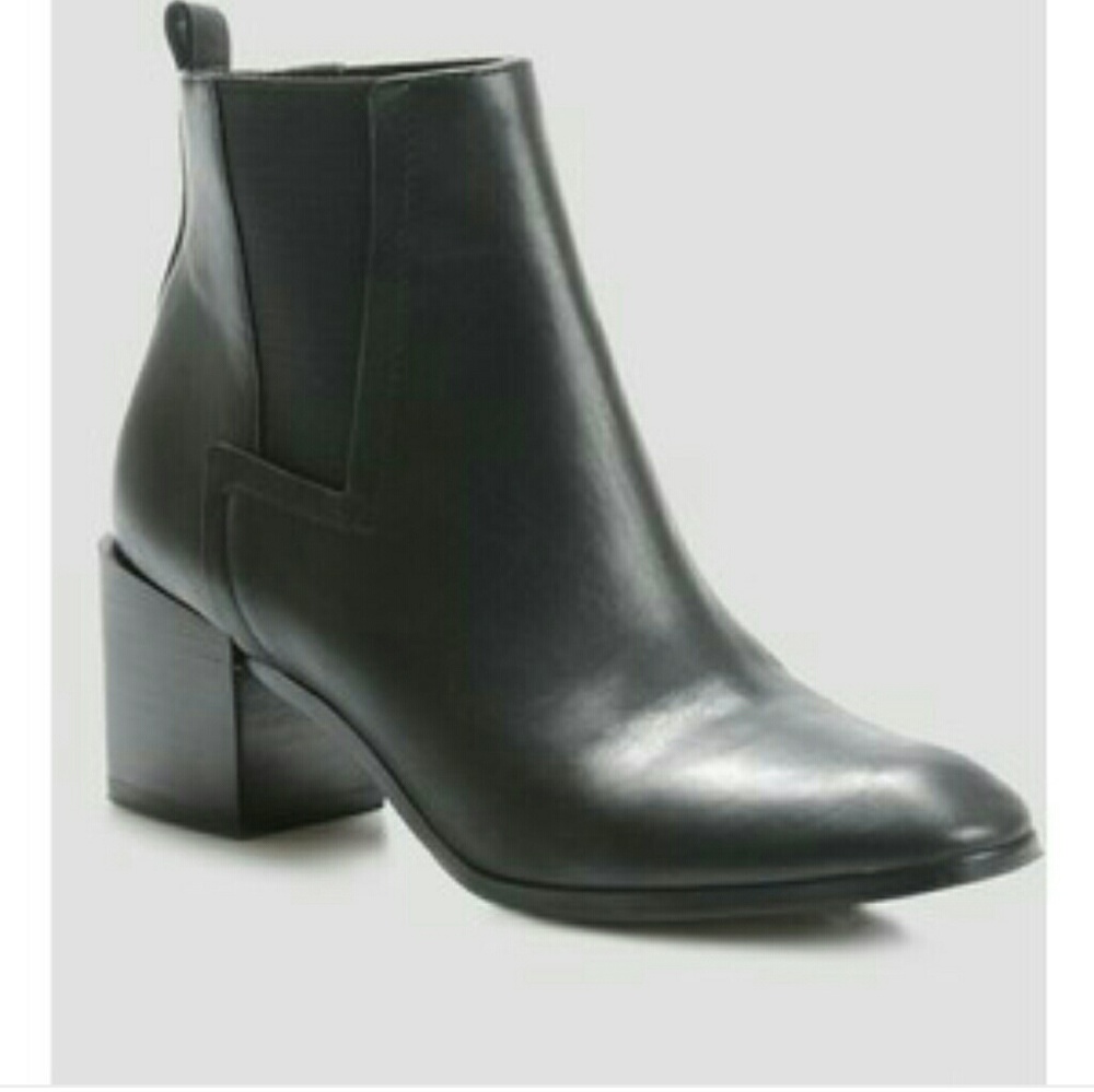 Pour la Victoire booties sz 6