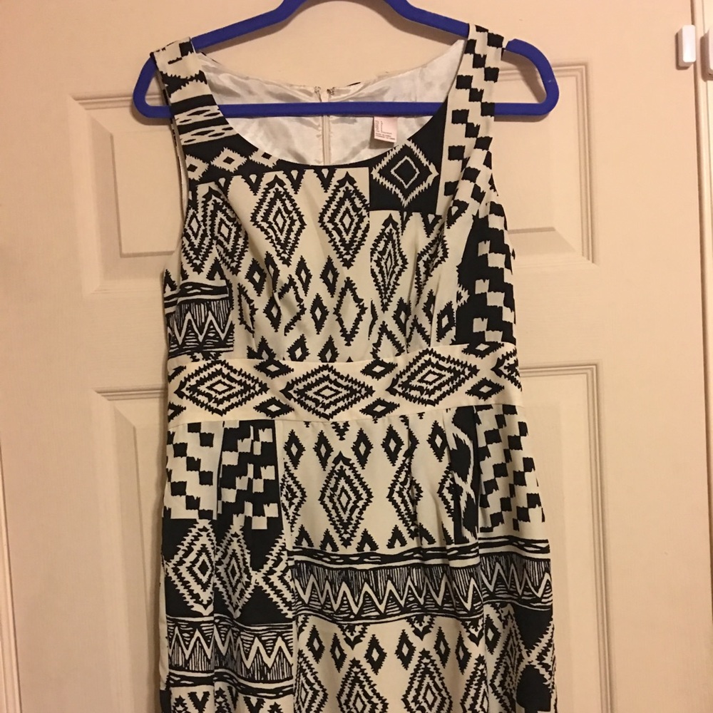 Black and white geometrical pattern dress