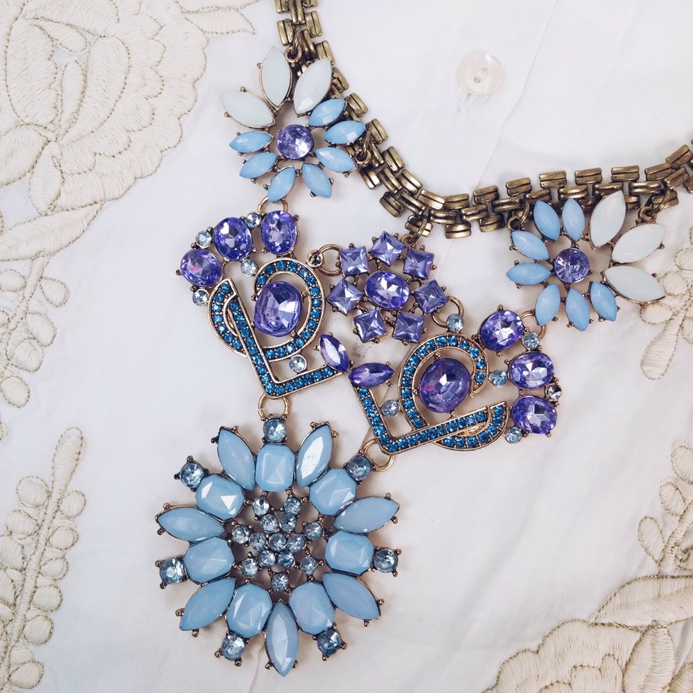 Jewelry | Floral pendant necklace - Picture 1 of 3