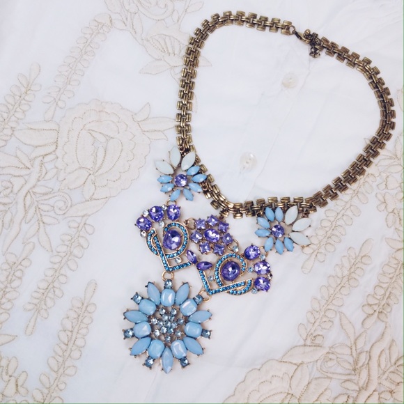 Jewelry | Floral pendant necklace - Picture 2 of 3