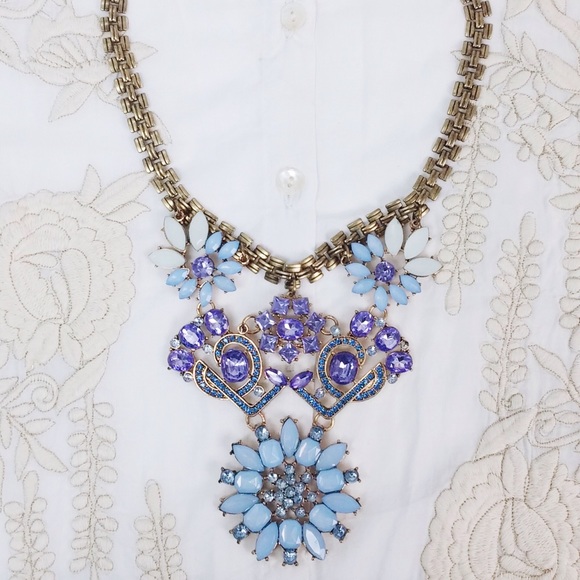 Jewelry | Floral pendant necklace - Picture 3 of 3