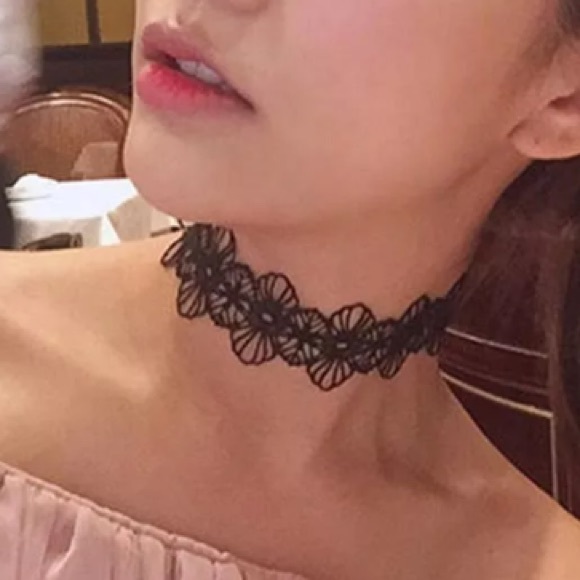 🎉 Two Piece Black Lace Choker Bracelet Set 🎉 - Picture 3 of 3