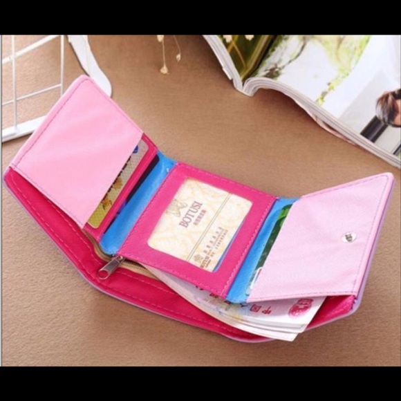Boutique Bags - Pink Bifold Wallet Boutique Bags - Pink Bifold Wallet