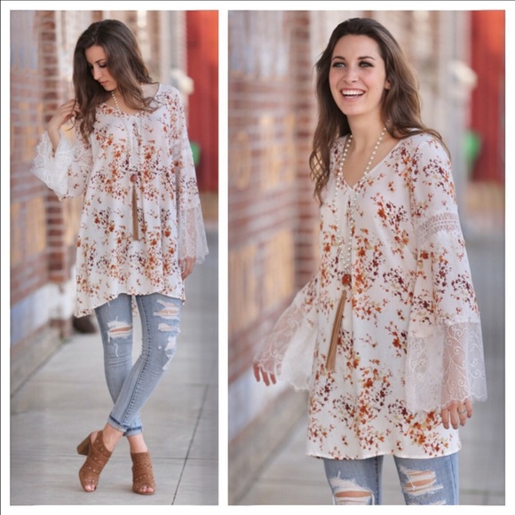 🎉NEW ARRIVAL 🎉Boho lace bell sleeve tunic - Picture 3 of 4