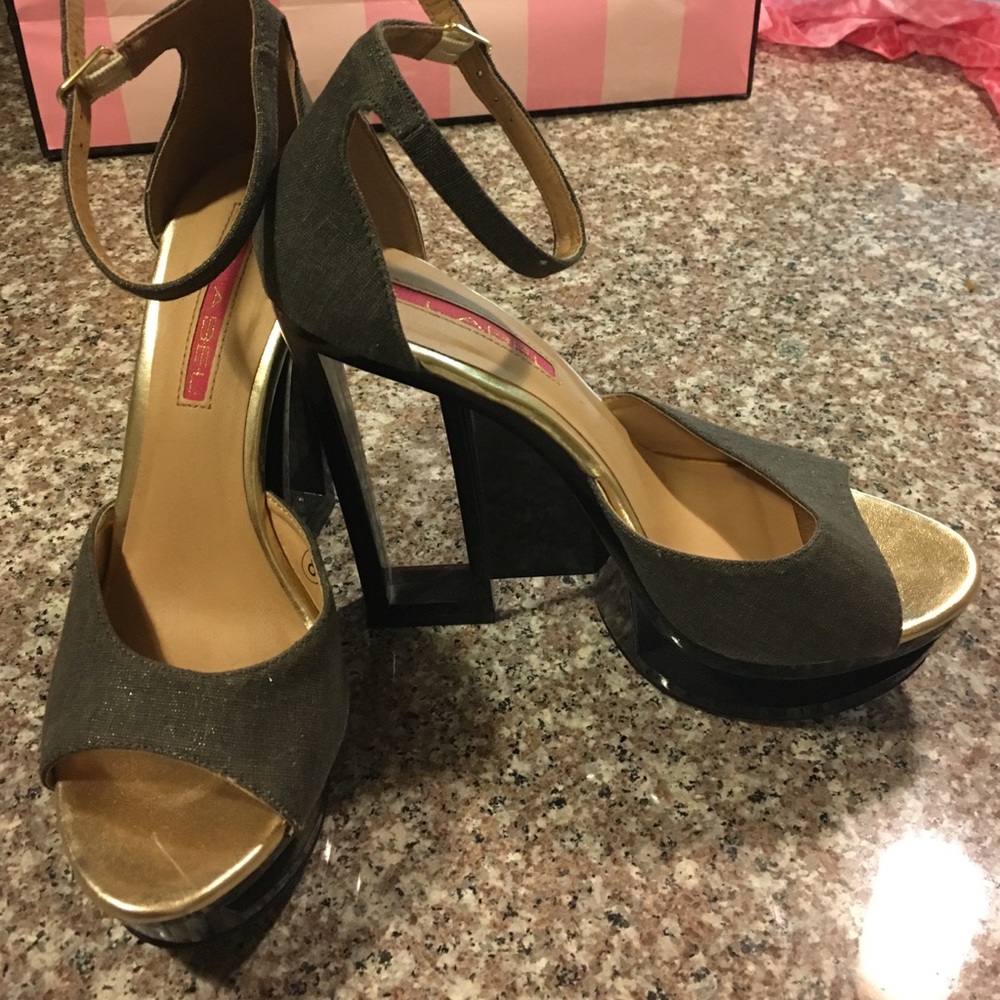 Black Cut Out Wedge