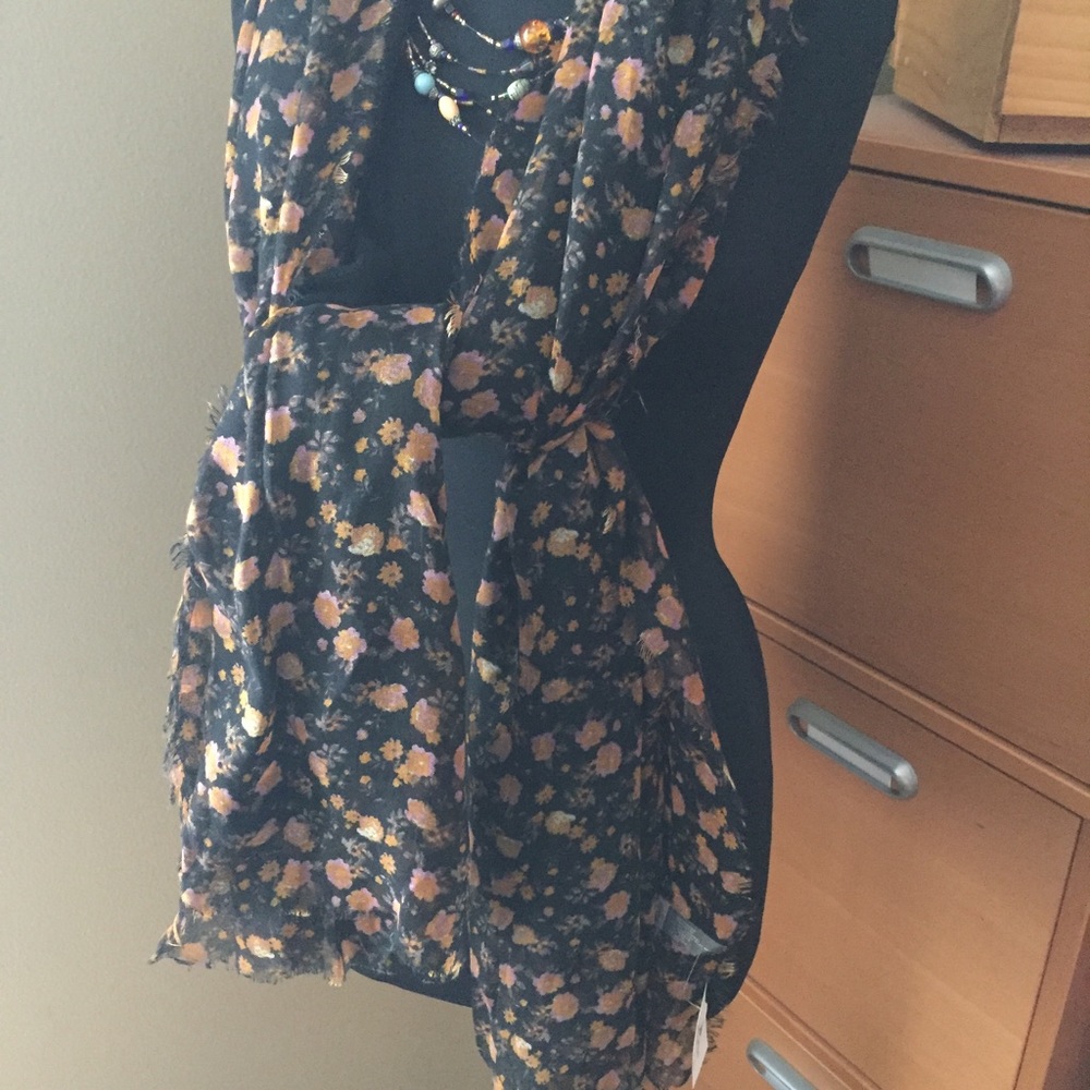 Lightweight Cotton feel scarf