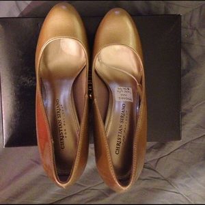 NWT CHRISTIAN SIRIANO Gold Pumps
