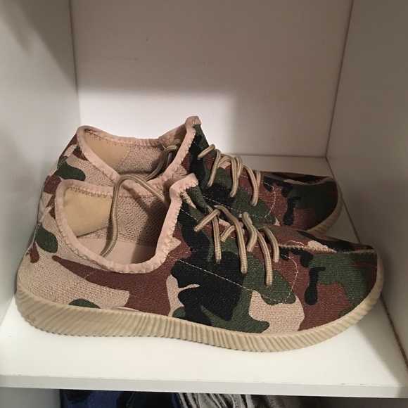 qupid camo sneakers