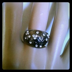 Beautiful gunmetal color rhinestone fashion ring