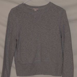 GAP Women's grey crewneck sweatshirt