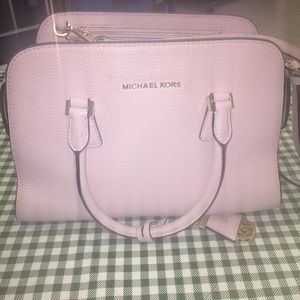 Michael Kors Baby Pink Bag. (Negotiable)