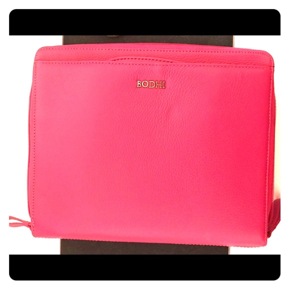 Bodhi IPad case with keyboard holder. - Picture 1 of 6