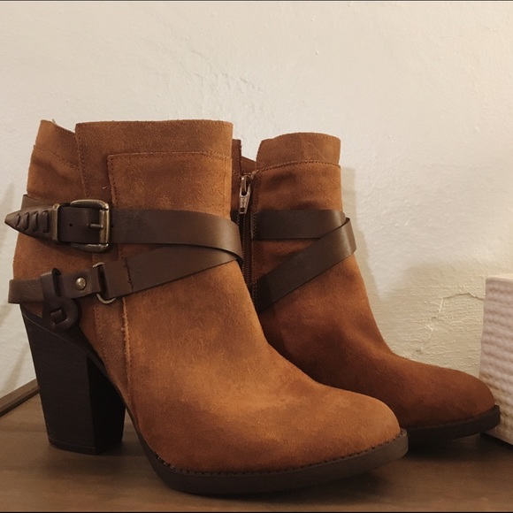 Mossimo Buckle Booties - Picture 2 of 4