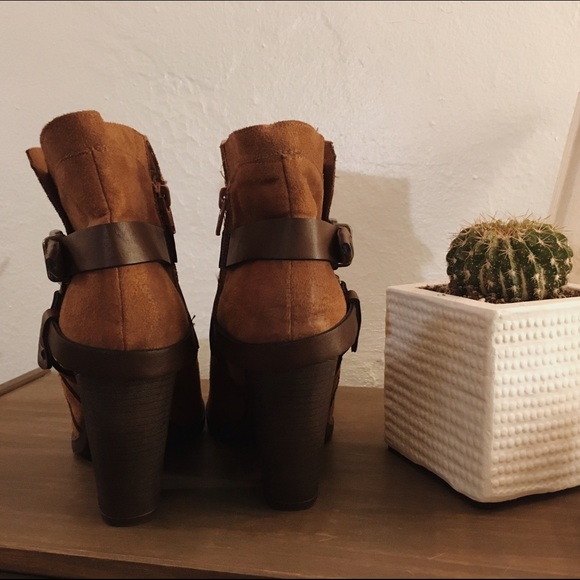 Mossimo Buckle Booties - Picture 4 of 4