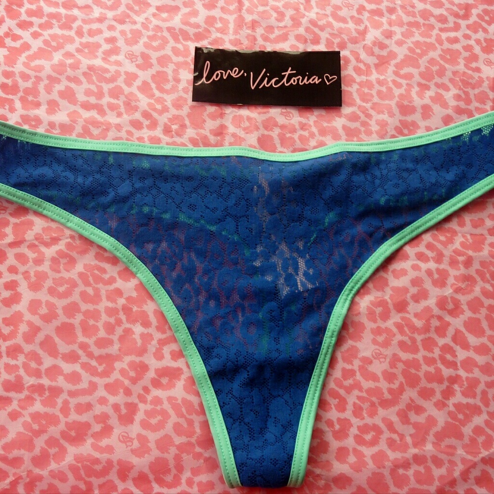 NWT Victoria's Secret Low Rise Thong Lace Medium