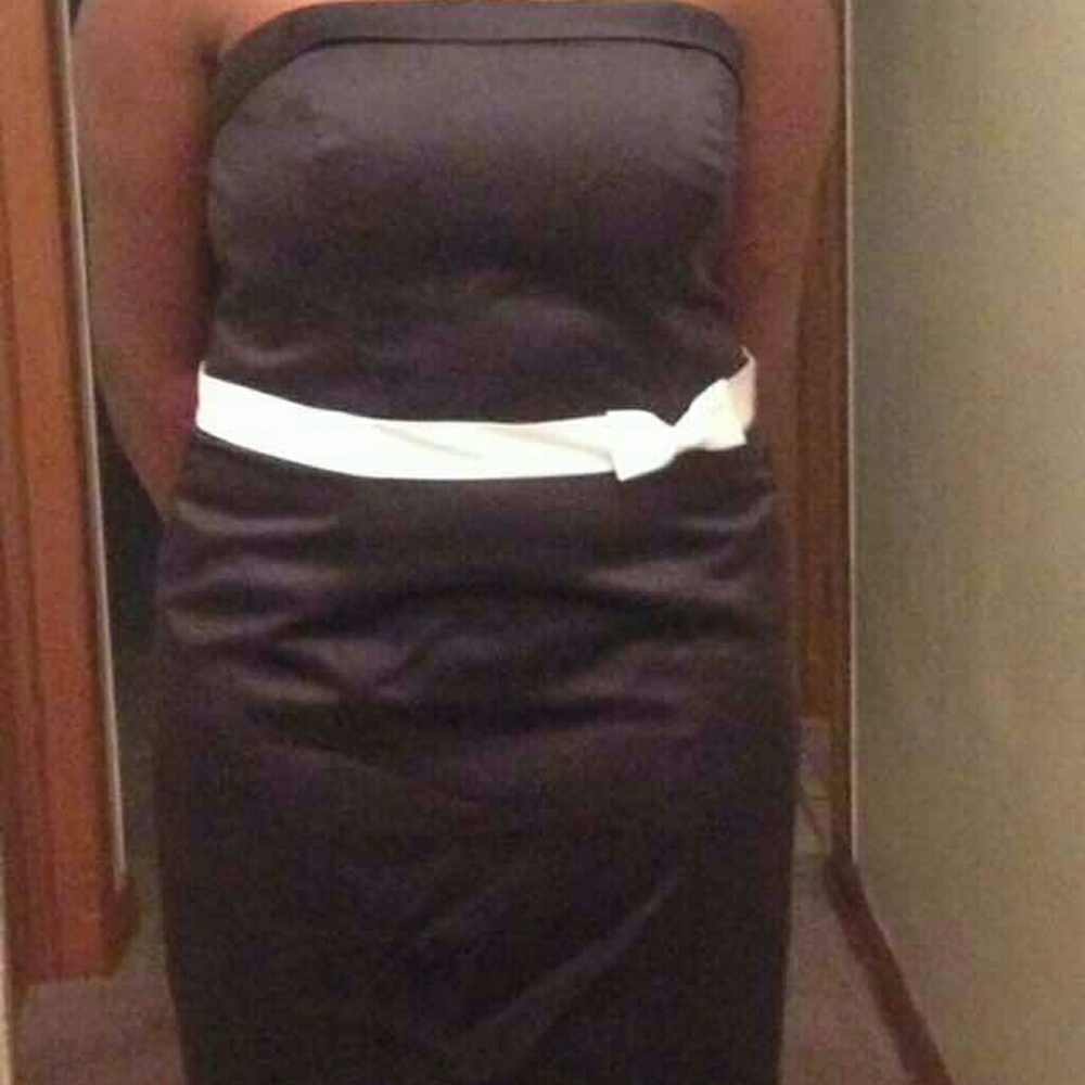 Short black dress with white bow