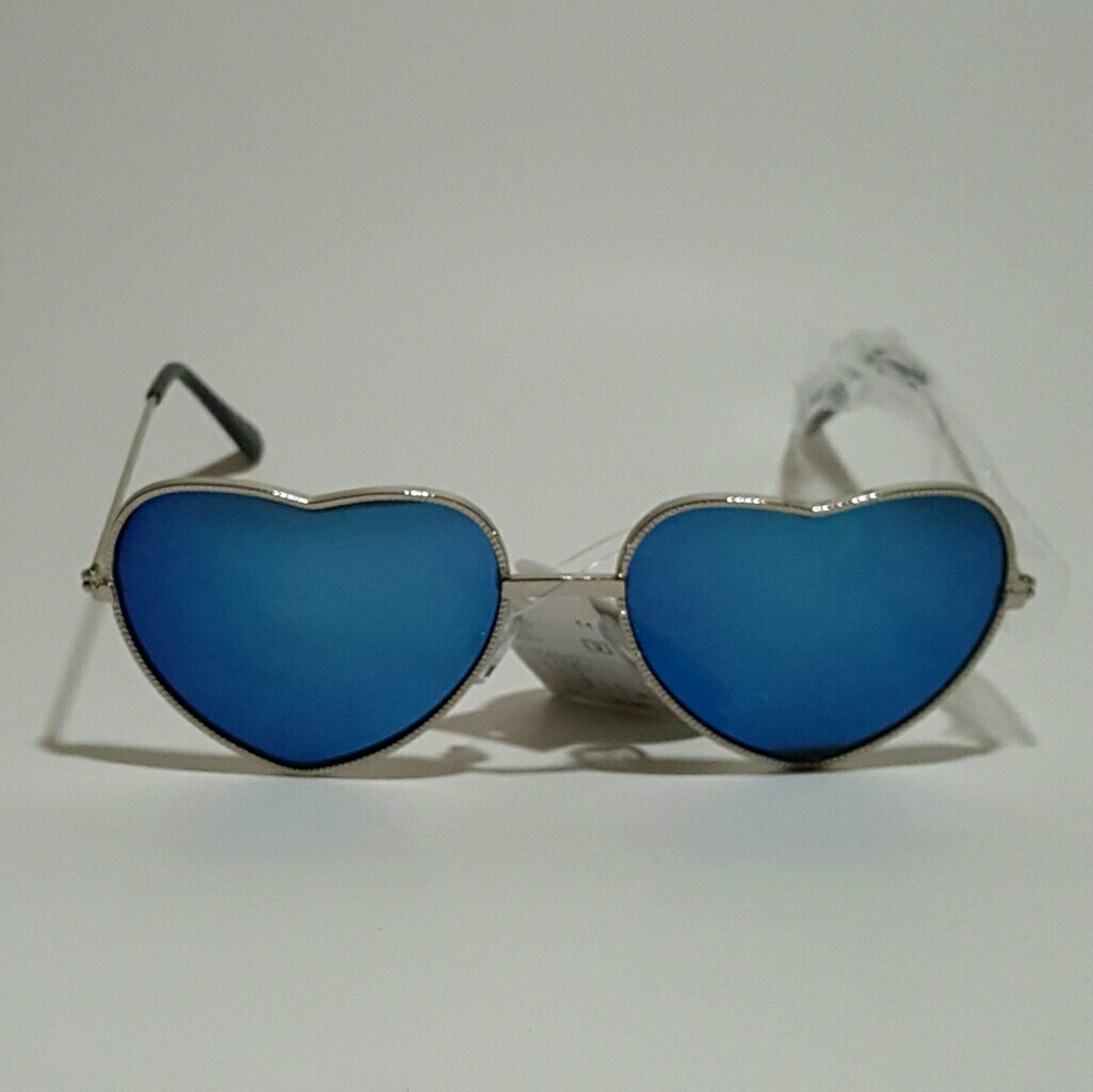 Blue Lens Heart Sunglasses - Picture 3 of 3