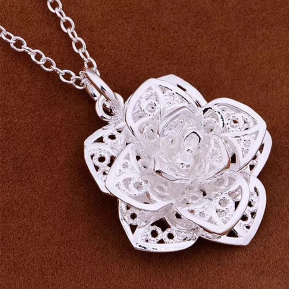 925 Sterling Silver Plated Heart Flower Necklace!