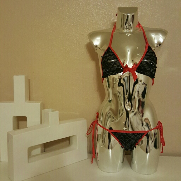 Black Ruffle & Risque LMG Bikini Set - Picture 4 of 5