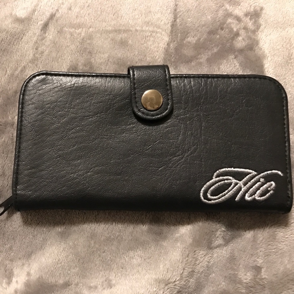 Black Hawaiian Island Creation Wallet