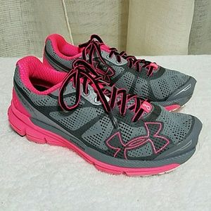 Under Armour Ladies Running Shoes sz. 7