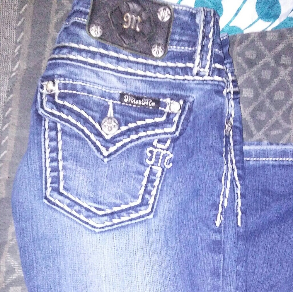 Miss Me Jeans *SIZE: 26X35"*