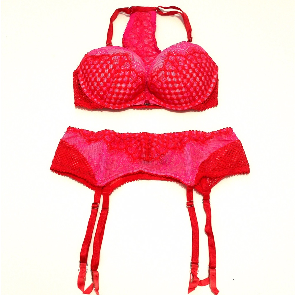 Victoria Secret Bra + Garter. 32B