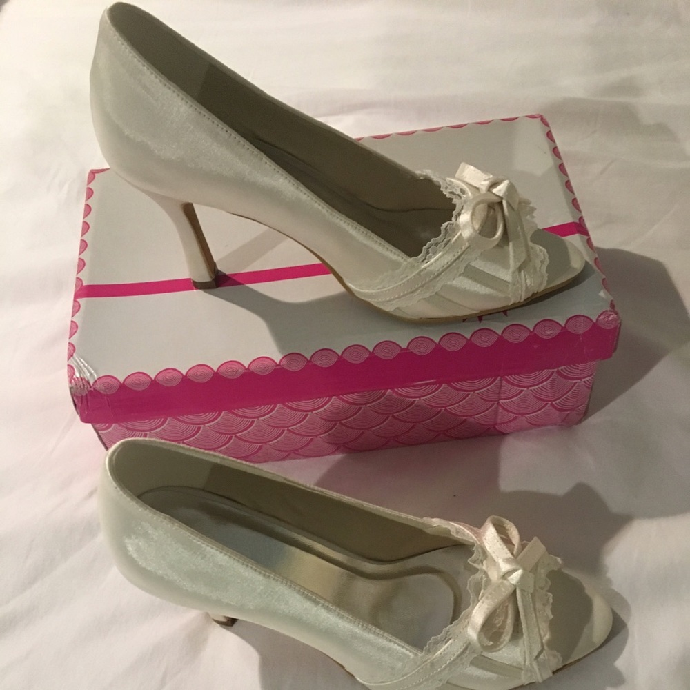Lace ivory heels