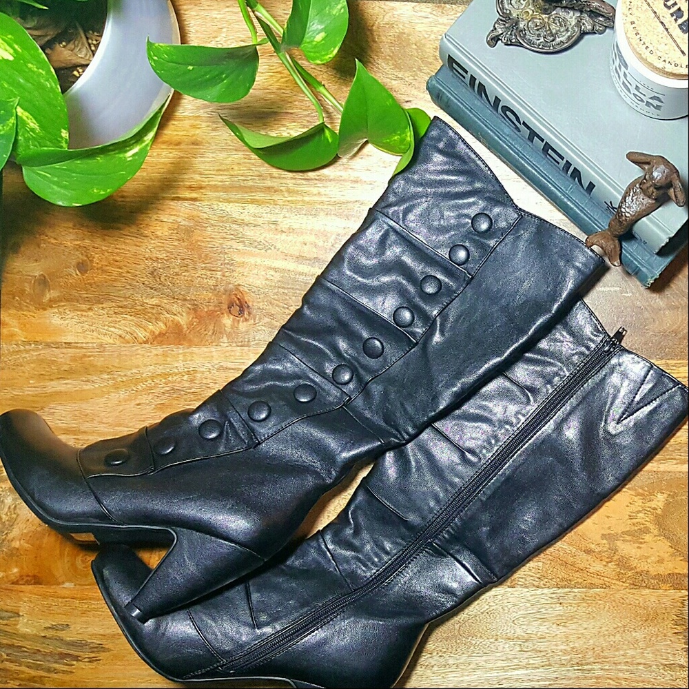 🚫sold🚫 NWOT Button boots