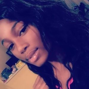 Meet your Posher, Chanel