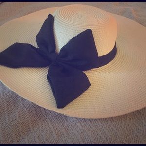 Great summer Floppy hat! White with Black Bow!
