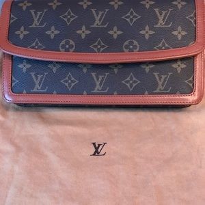 Authentic Louis Vuitton Dame PM Clutch-EUC