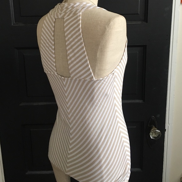 WHBM Top with chevron print in halter style - Picture 2 of 4