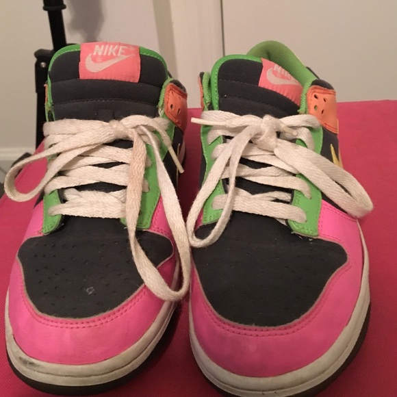 Highlighter Dunks - Picture 1 of 4