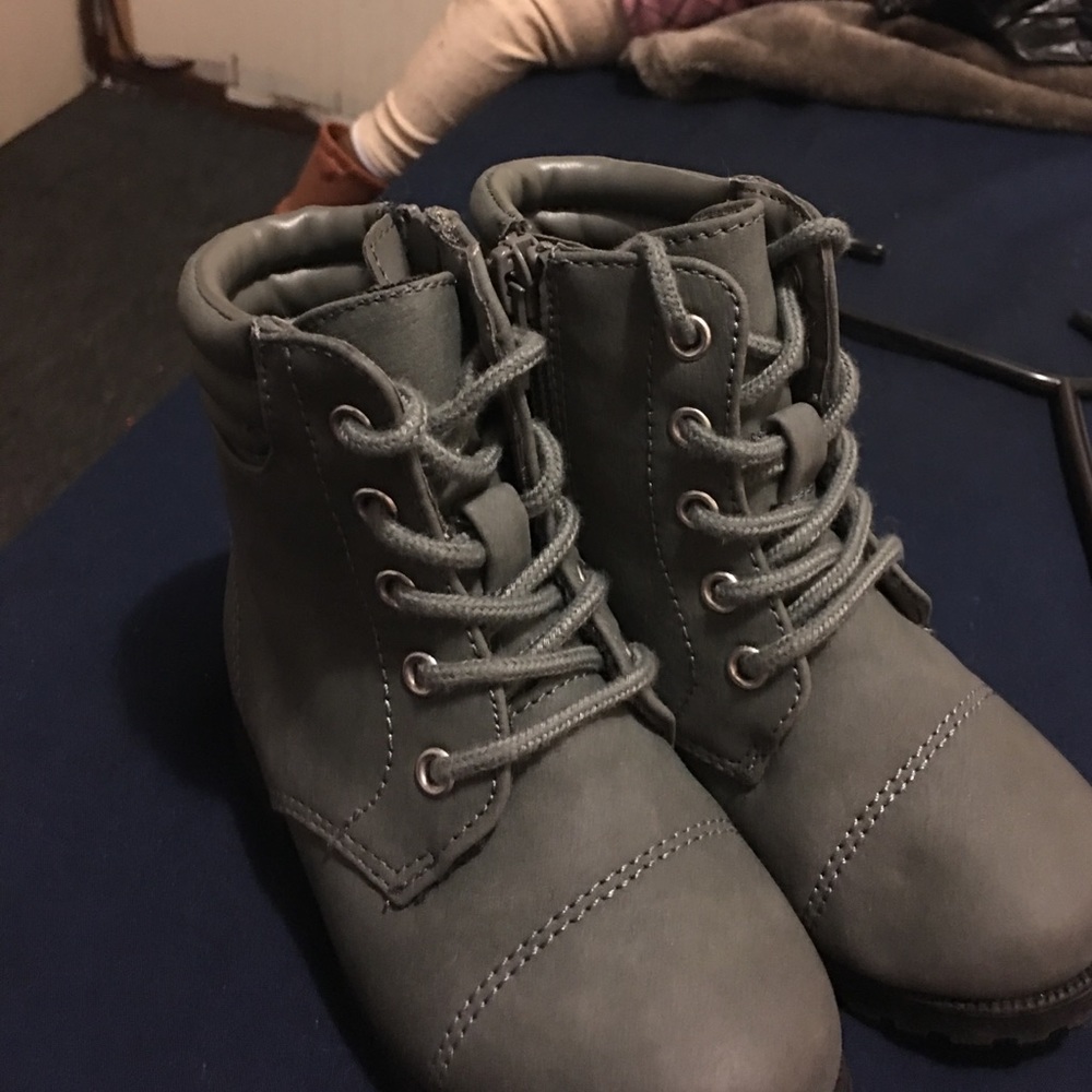 Size7 children's place boots