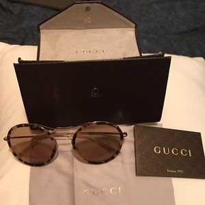 Gucci Ultra-Light Round Sunnies