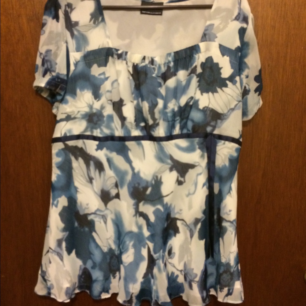 Stunning 2X Blouse. Blue/White Floral Print.BUNDLE