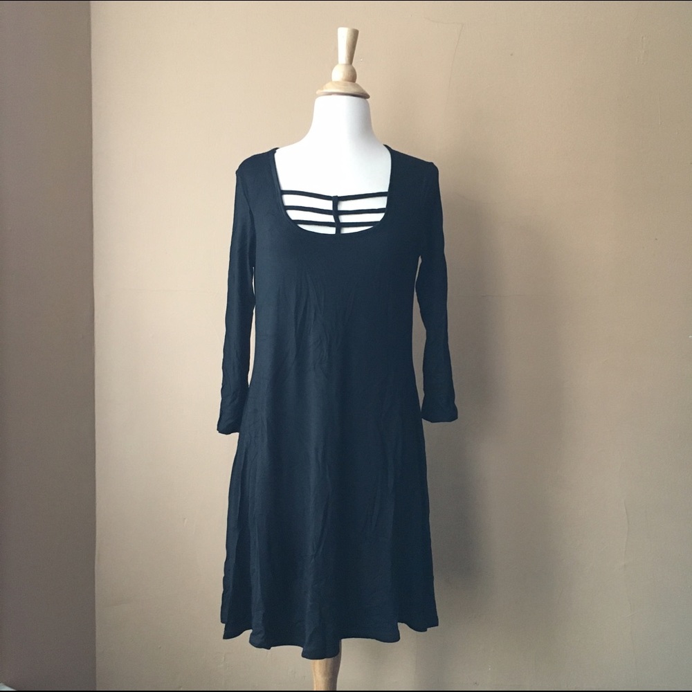 Tunic Dress with cage cut out - Picture 2 of 3