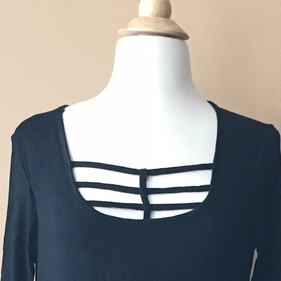 Tunic Dress with cage cut out - Picture 3 of 3