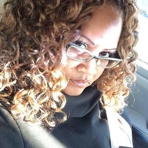 Meet your Posher, Desmona