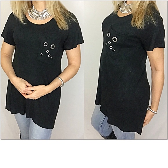 🔥SIZZLE SALE🔥 Flowy Grommet Tunic Tee sold - Picture 2 of 4