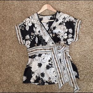 White House Black Market blouse/ kimono