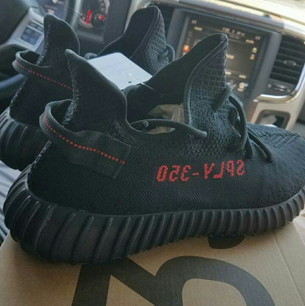 Yeezys sz 8.5 DS NOT EVEN WORN YET