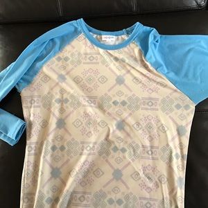 Medium LuLaRoe Randy Tee