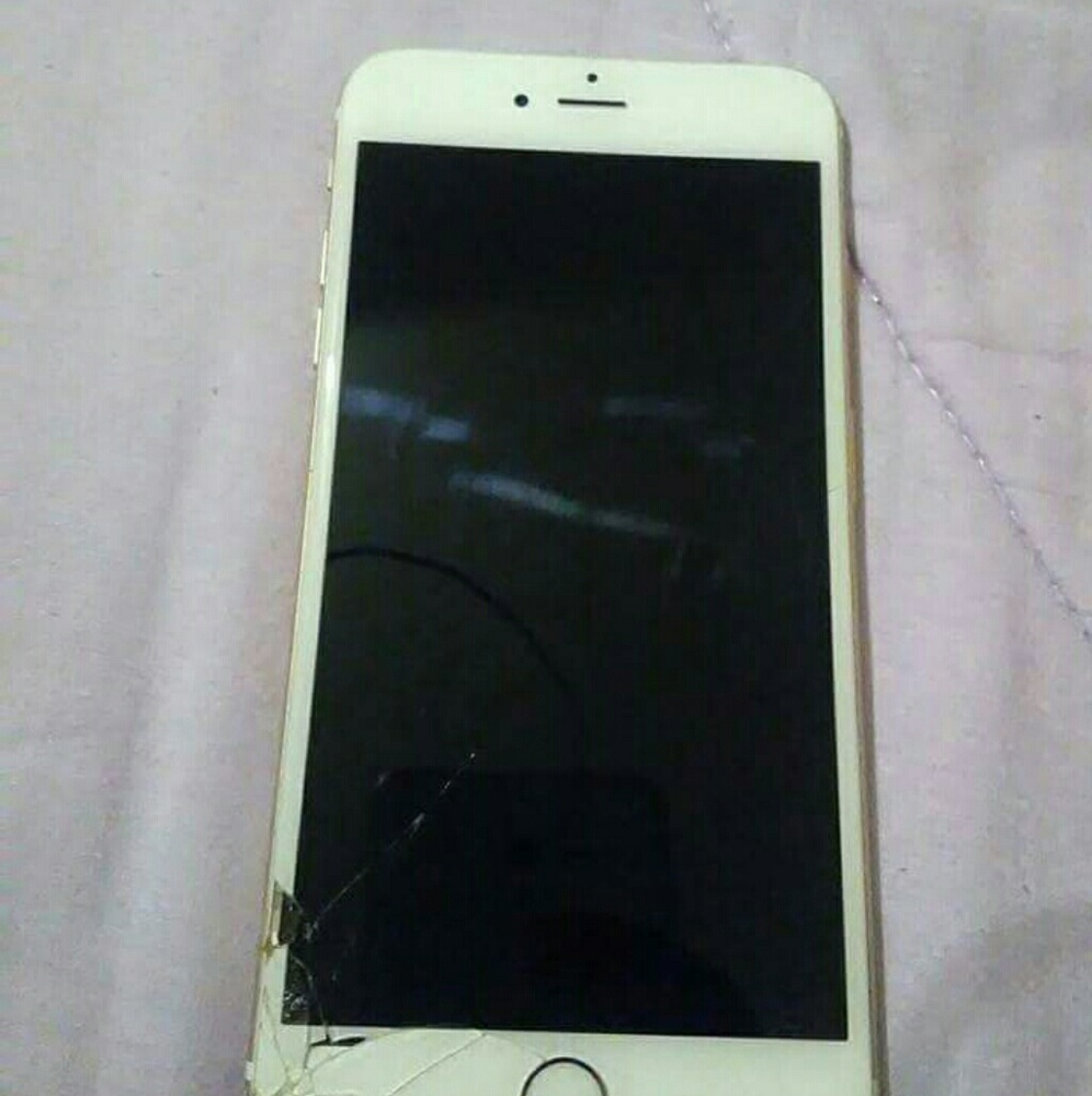 iPhone 6s plus only flaw is LCD screen is broke