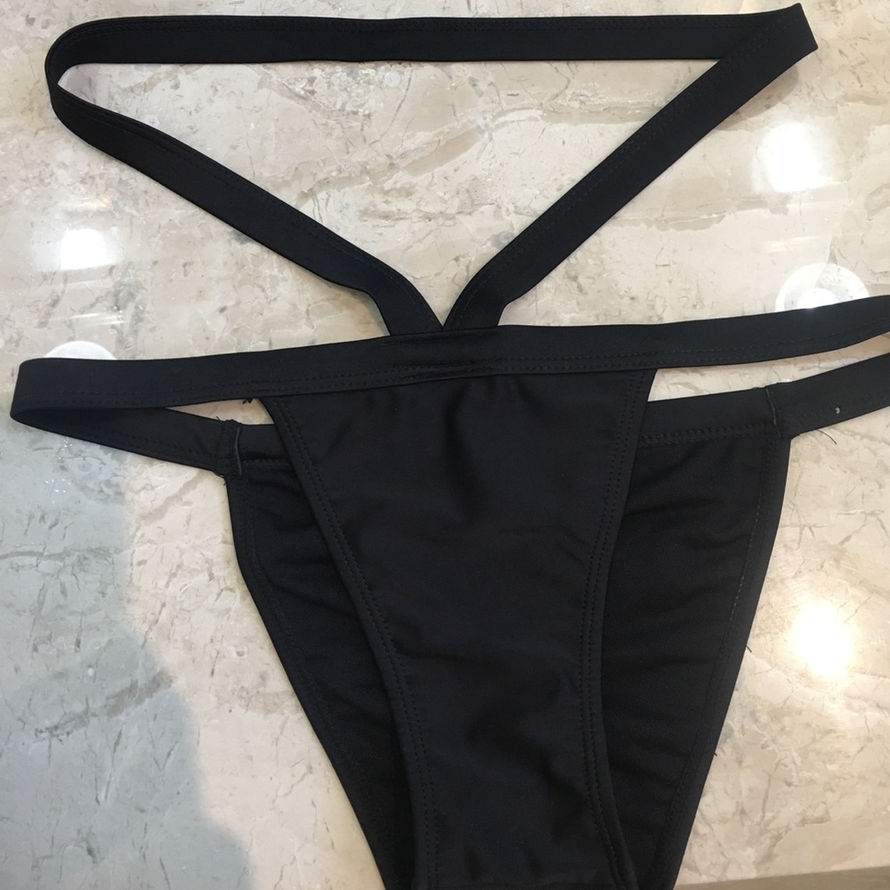 Never worn Small Strappy swim bottom. Minimal cov.